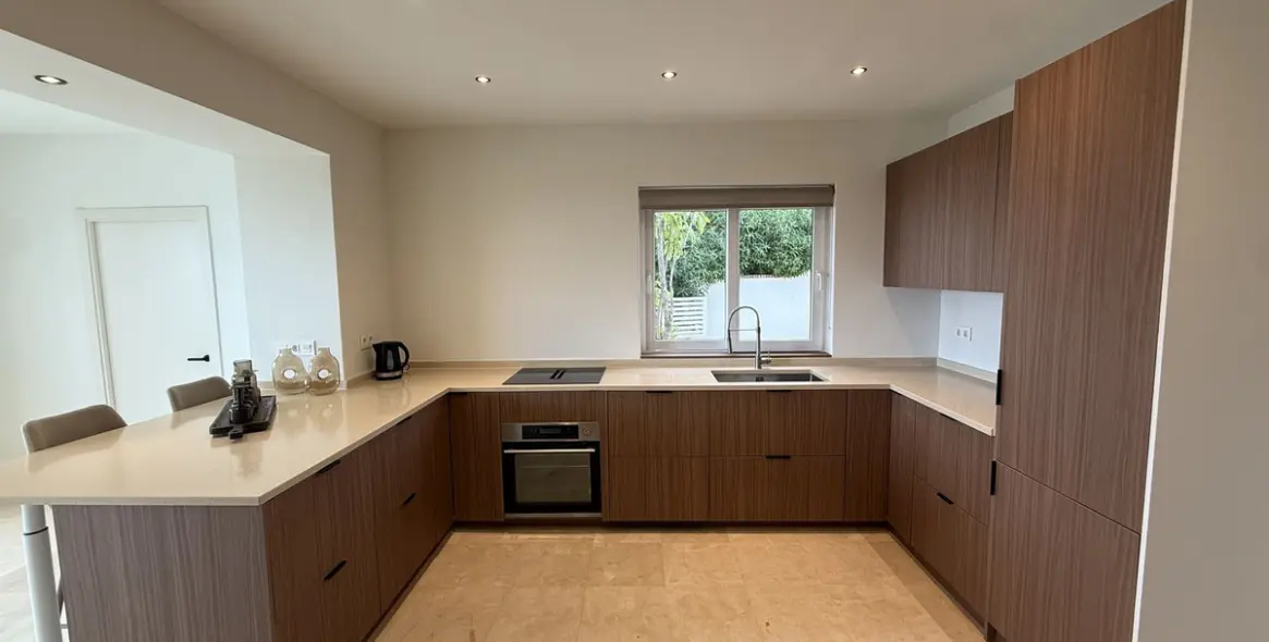 Продажа  отдельно стоящей виллы в Guadalmina Alta 11