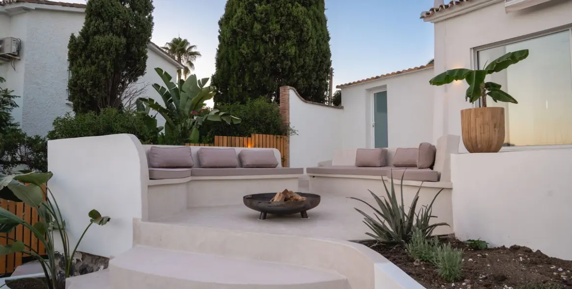 Продажа  отдельно стоящей виллы в Guadalmina Alta 26