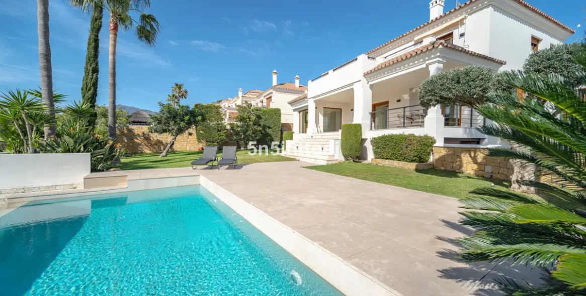Продажа  отдельно стоящей виллы в Benahavís 1