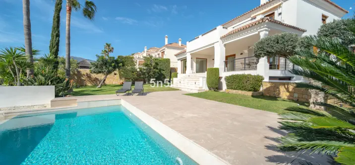 Продажа  отдельно стоящей виллы в Benahavís 0