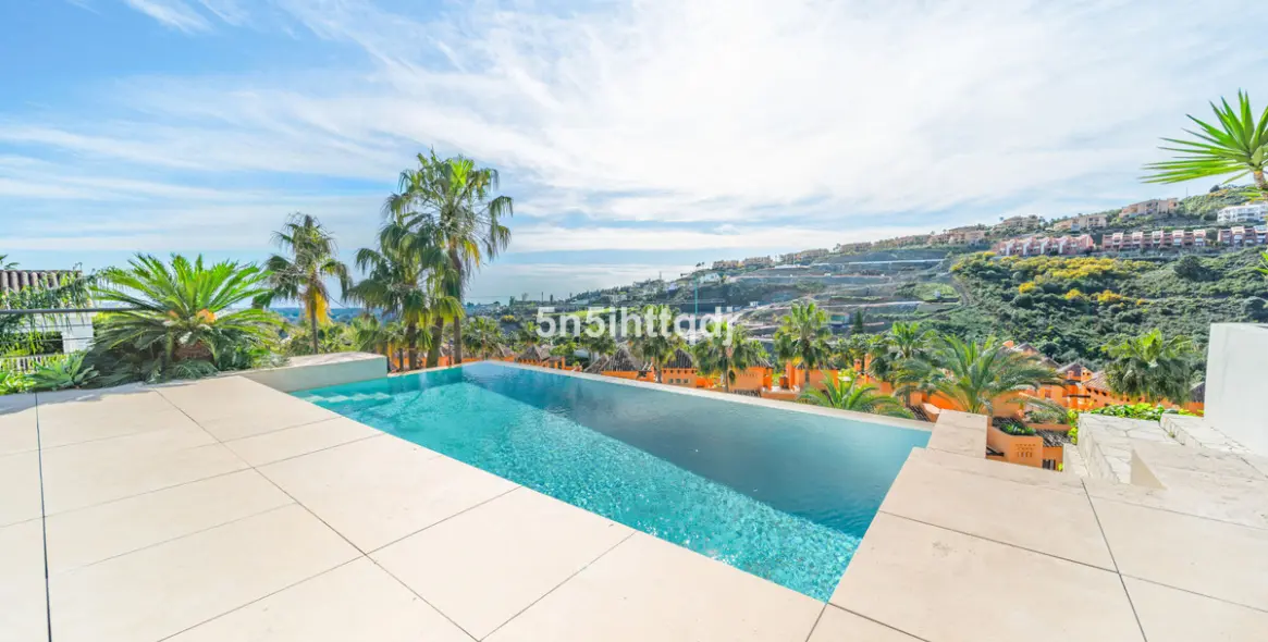 Продажа  отдельно стоящей виллы в Benahavís 2