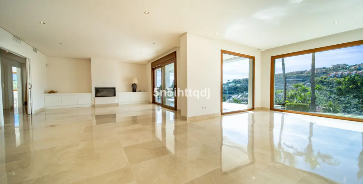 Продажа  отдельно стоящей виллы в Benahavís 3