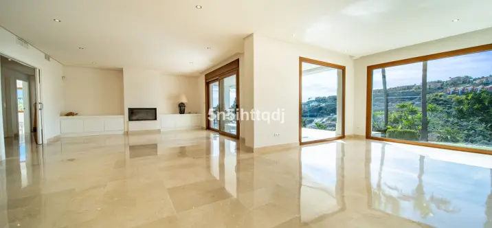 Продажа  отдельно стоящей виллы в Benahavís 2