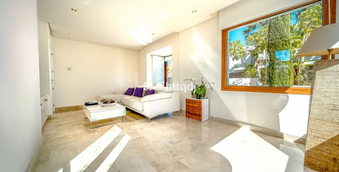 Продажа  отдельно стоящей виллы в Benahavís 11