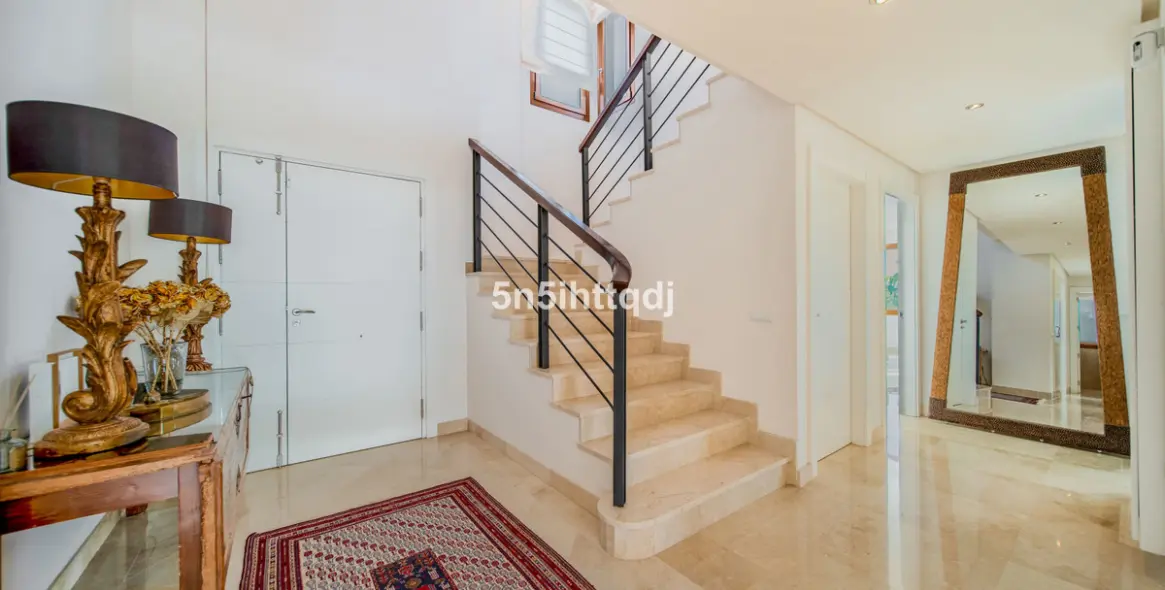 Продажа  отдельно стоящей виллы в Benahavís 14