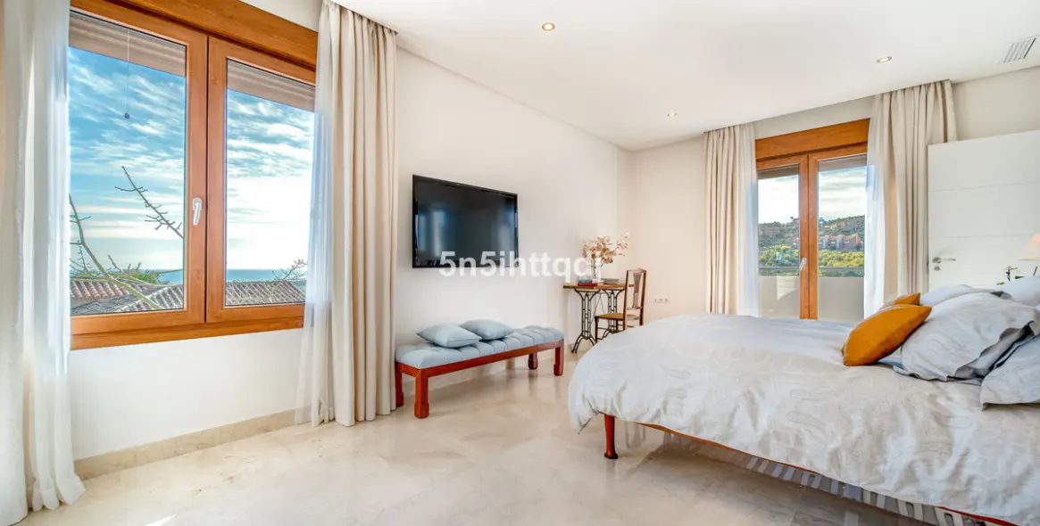 Продажа  отдельно стоящей виллы в Benahavís 17