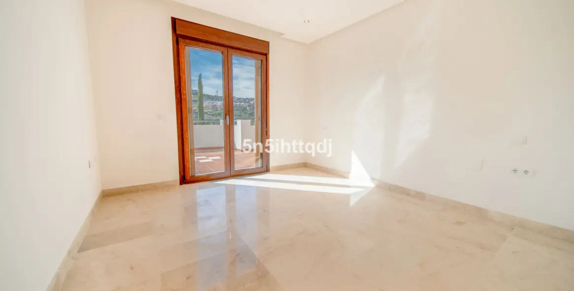 Продажа  отдельно стоящей виллы в Benahavís 18