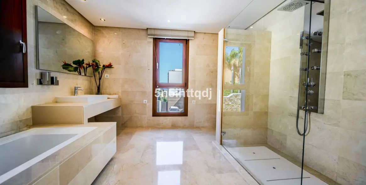 Продажа  отдельно стоящей виллы в Benahavís 21