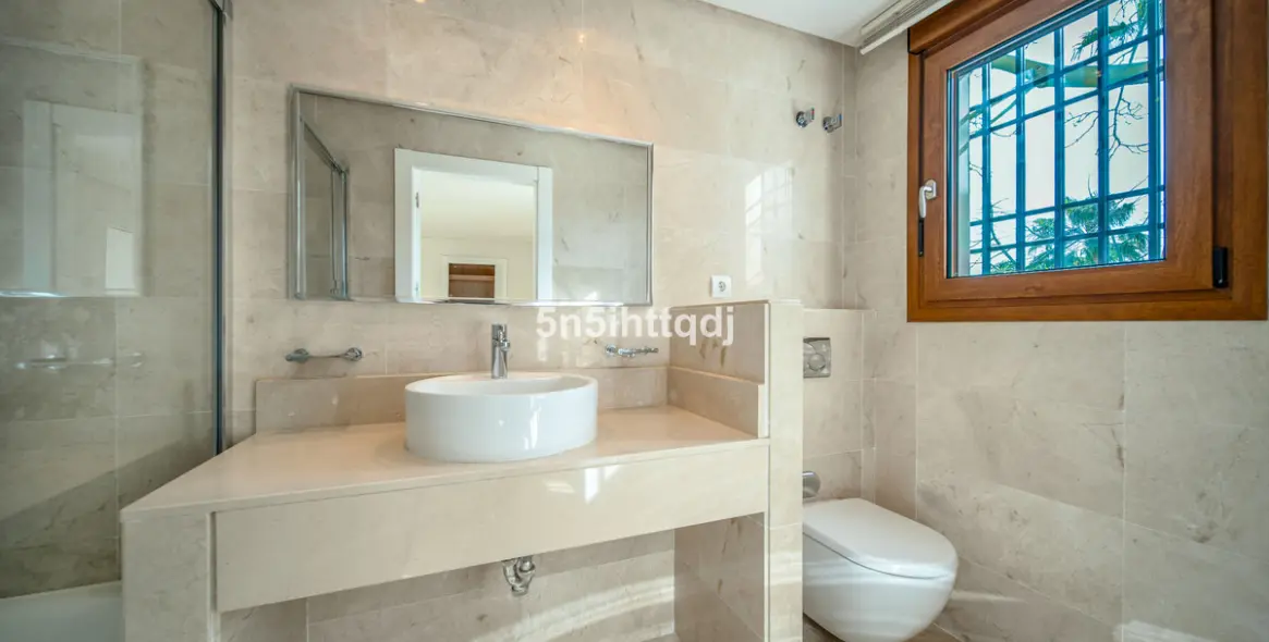 Продажа  отдельно стоящей виллы в Benahavís 23