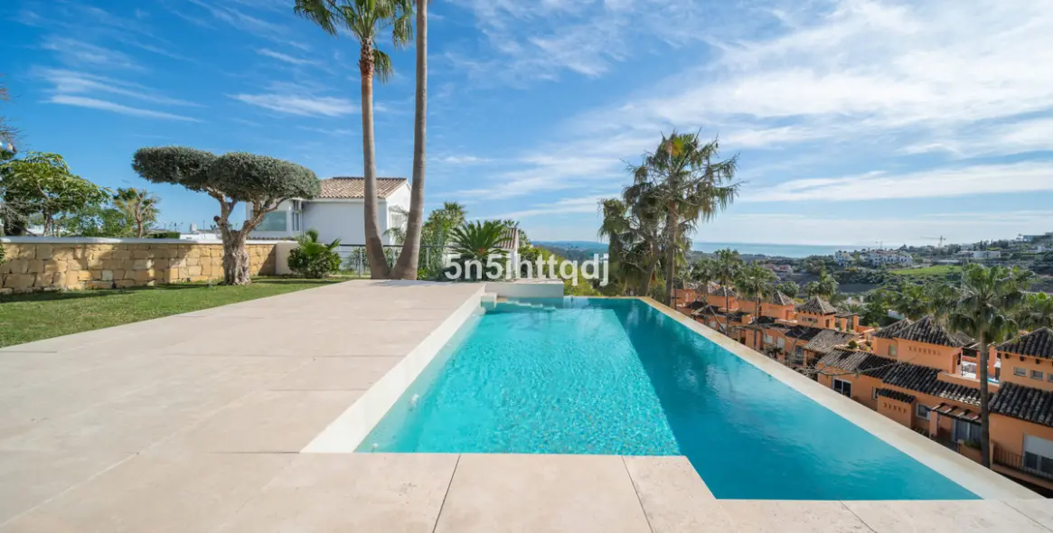 Продажа  отдельно стоящей виллы в Benahavís 25