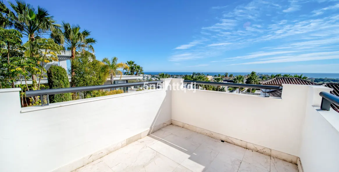 Продажа  отдельно стоящей виллы в Benahavís 32