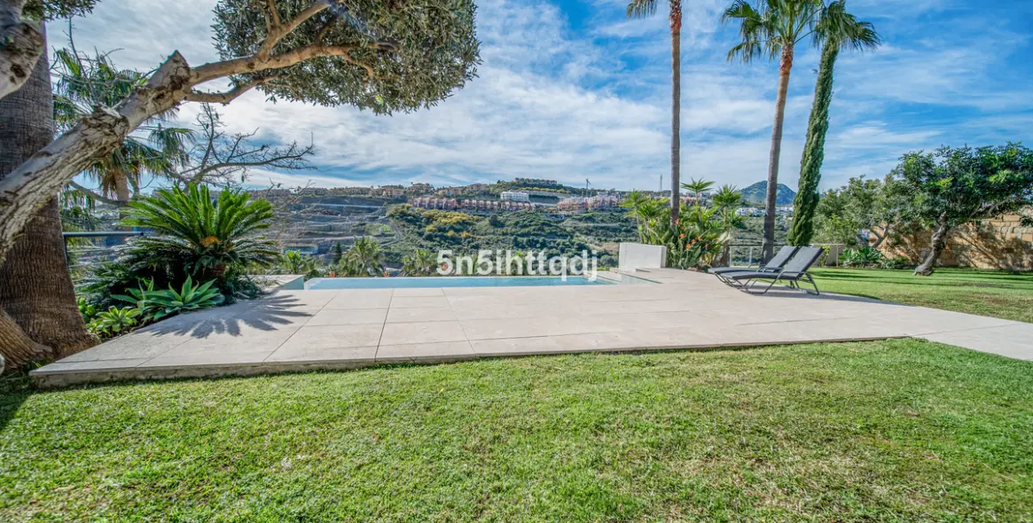 Продажа  отдельно стоящей виллы в Benahavís 36