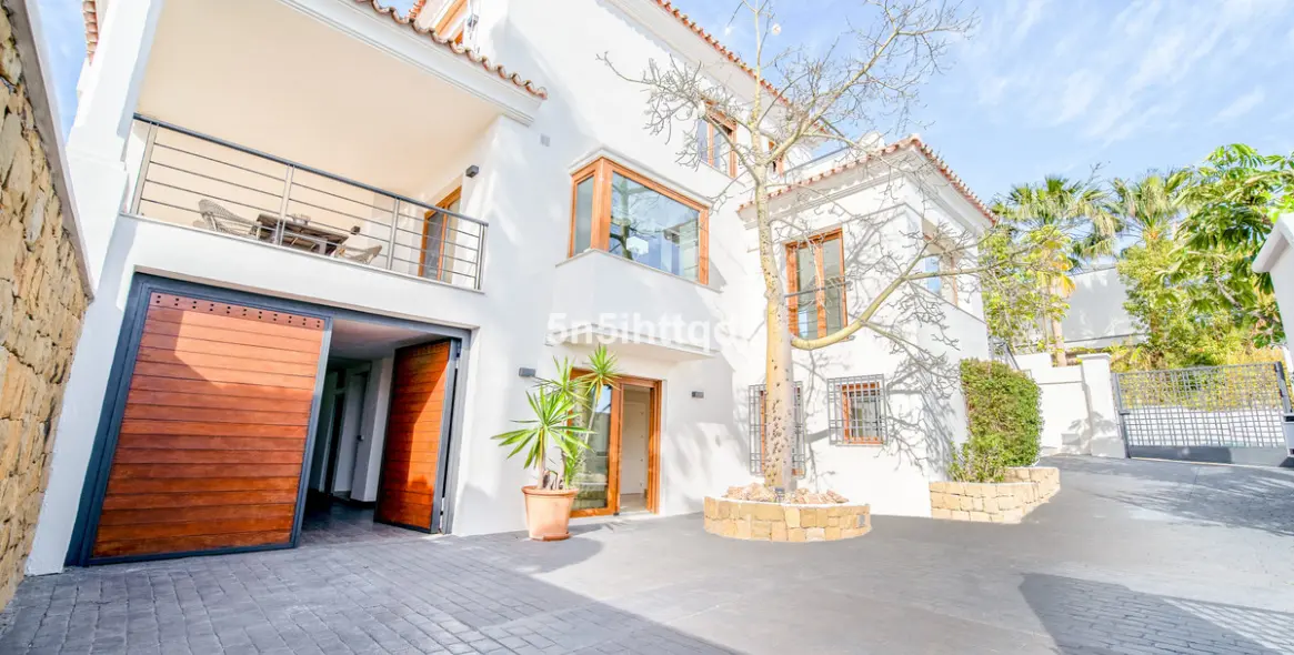 Продажа  отдельно стоящей виллы в Benahavís 43