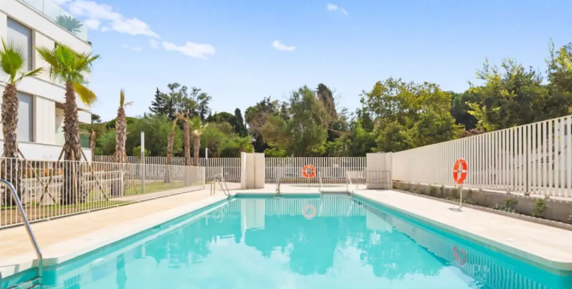 Short-term rent of middle floor apartment in Elviria 3