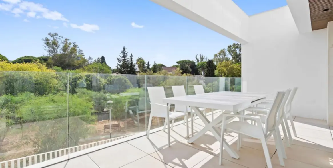 Short-term rent of middle floor apartment in Elviria 4