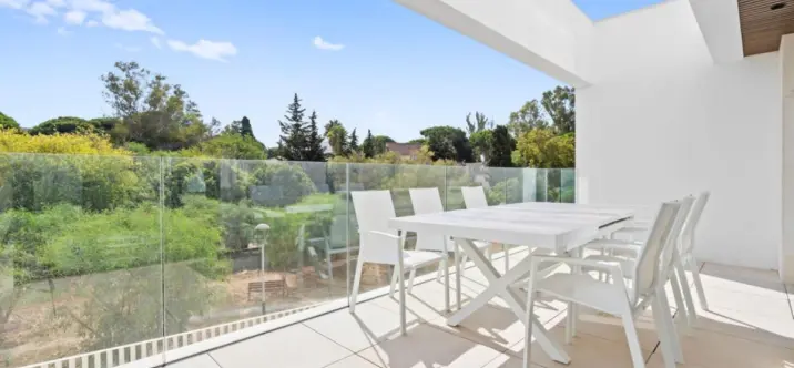 Short-term rent of middle floor apartment in Elviria 3