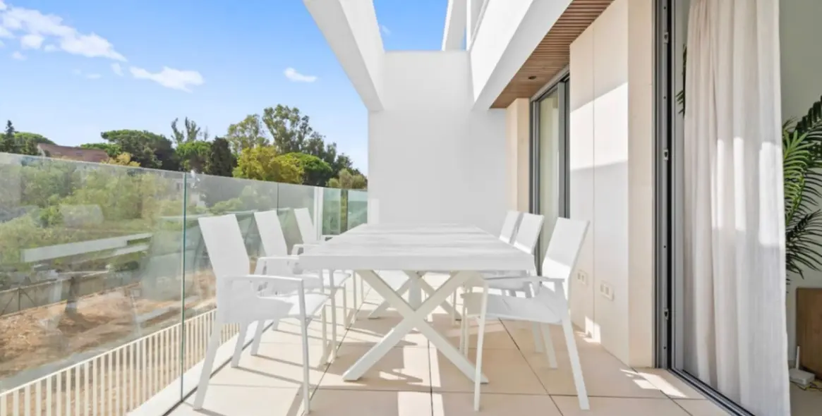 Short-term rent of middle floor apartment in Elviria 5