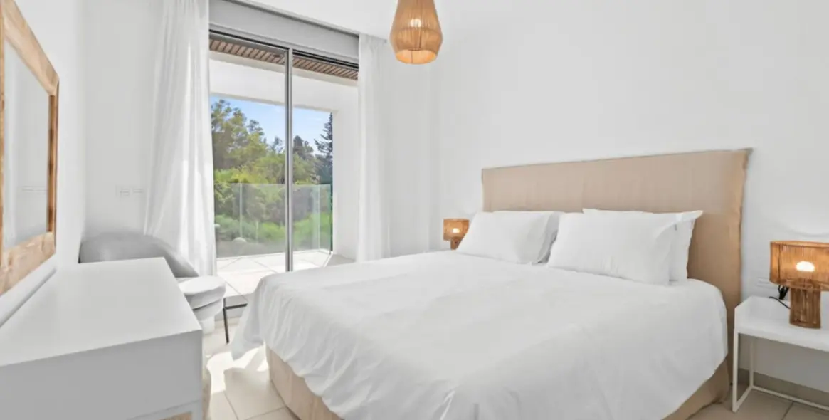 Short-term rent of middle floor apartment in Elviria 12