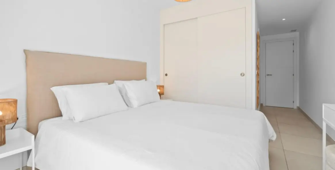 Short-term rent of middle floor apartment in Elviria 13