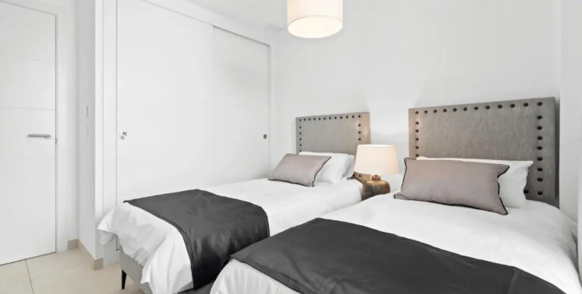 Short-term rent of middle floor apartment in Elviria 16