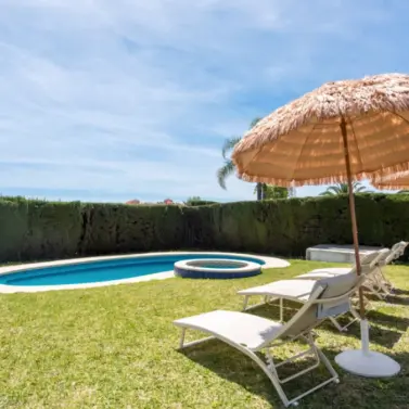 Long-term rent of detached villa in Estepona
