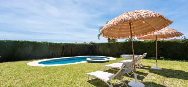 Long-term rent of detached villa in Estepona 1