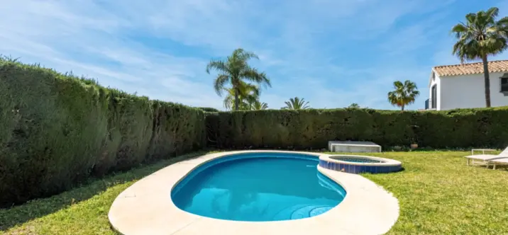 Long-term rent of detached villa in Estepona 2