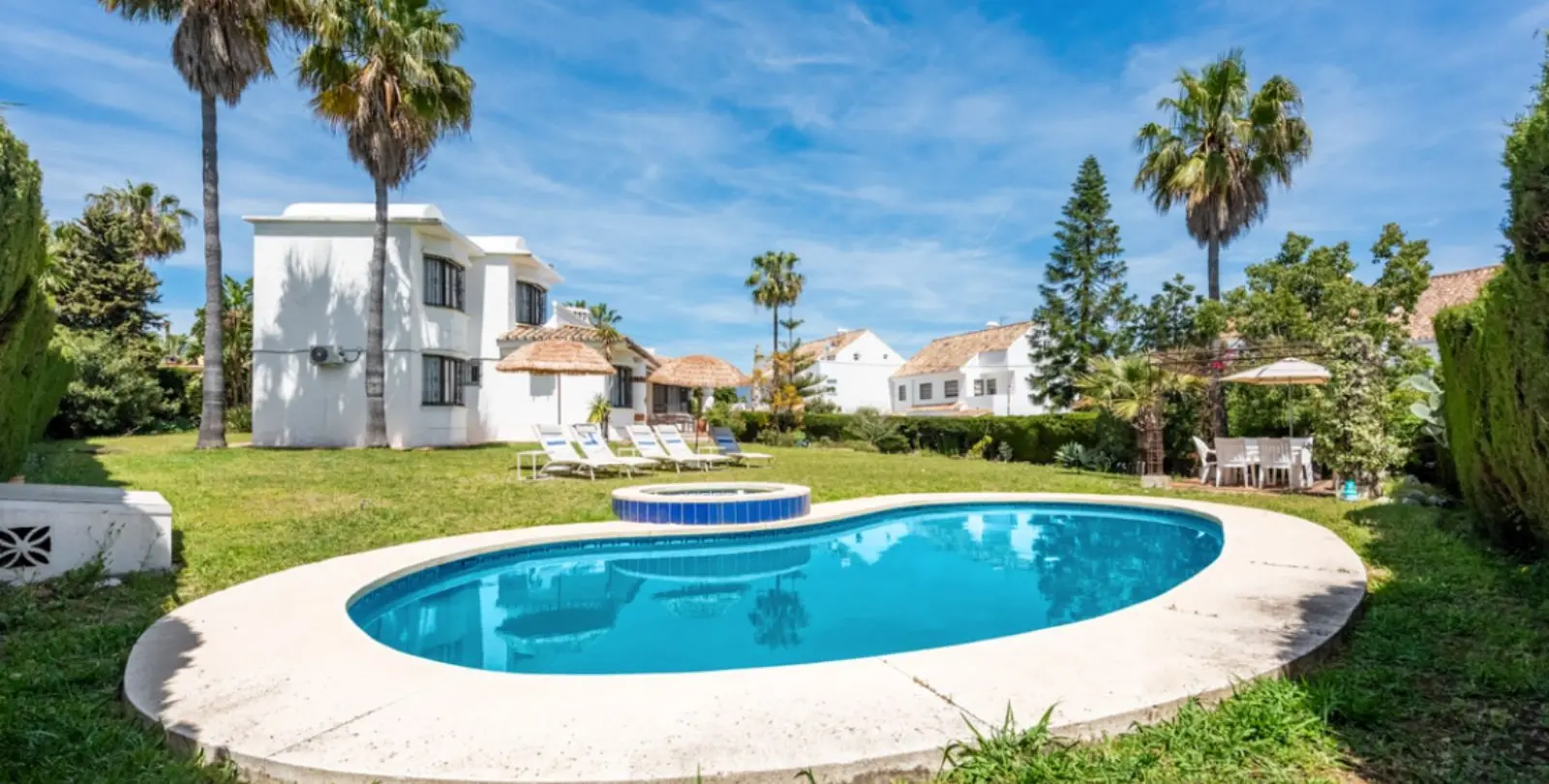 Long-term rent of detached villa in Estepona 2