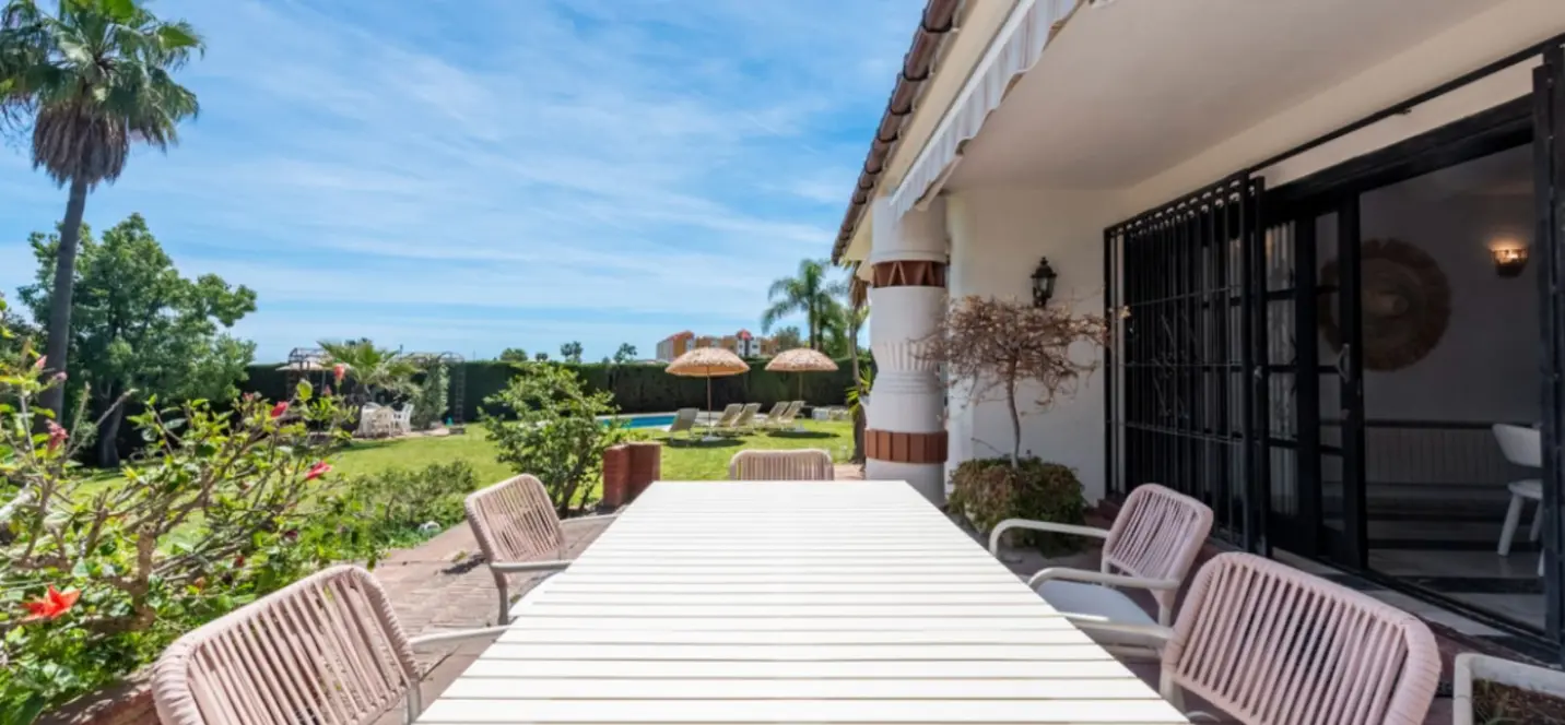 Long-term rent of detached villa in Estepona 2