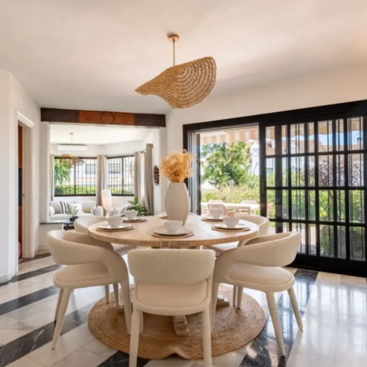 Long-term rent of detached villa in Estepona