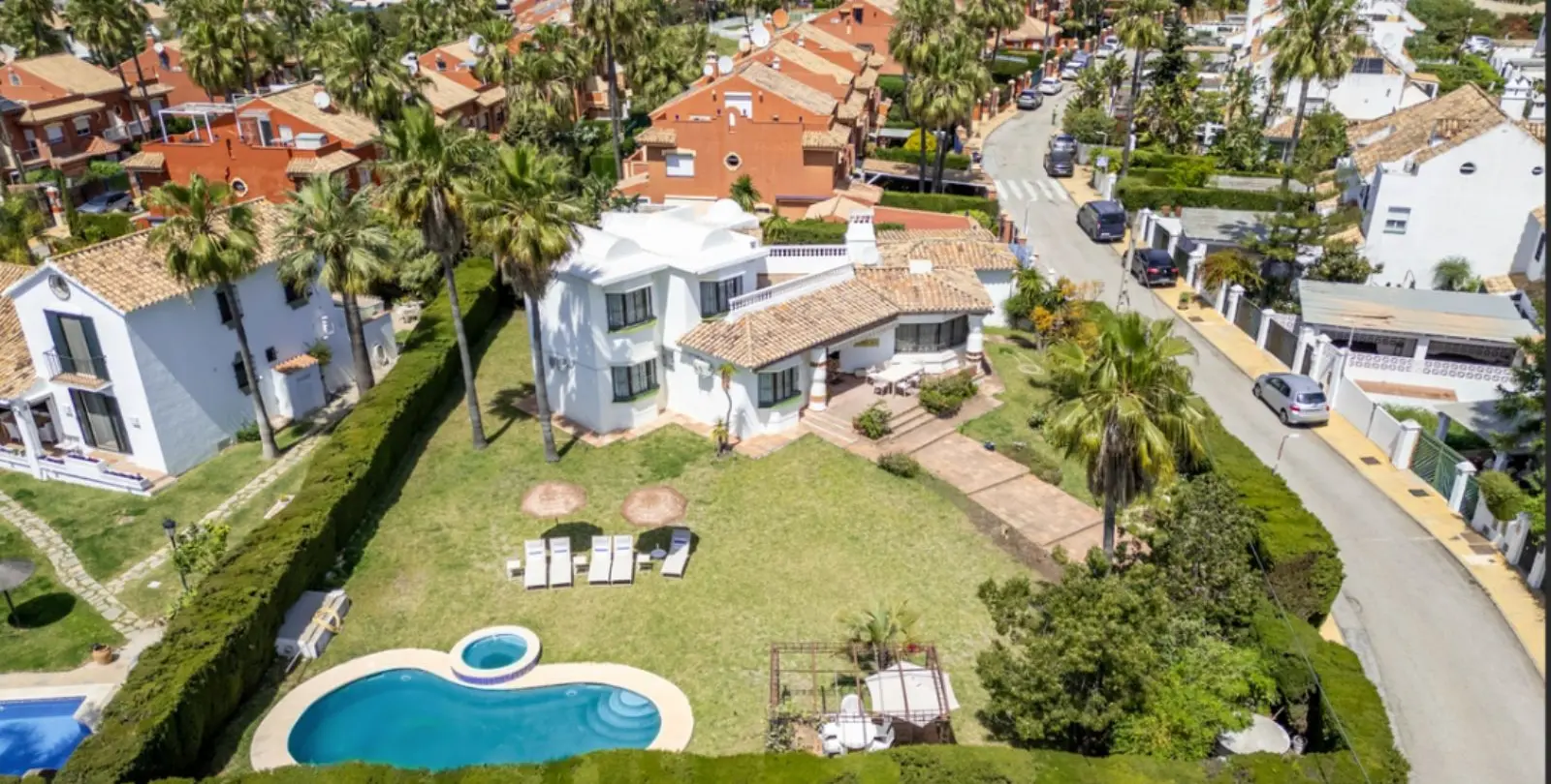 Долгосрочная аренда  отдельно стоящей виллы в Estepona 1
