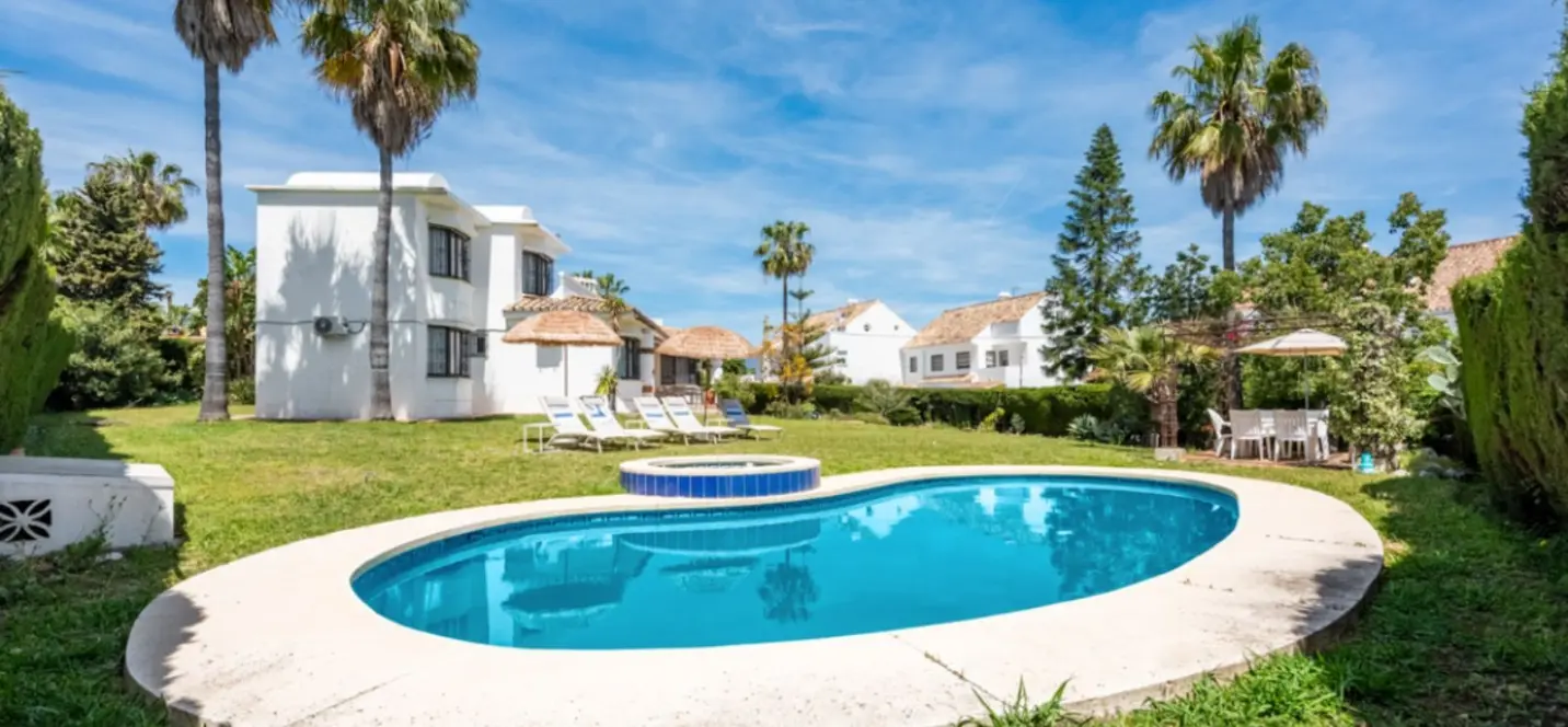 Краткосрочная аренда  отдельно стоящей виллы в Estepona 1