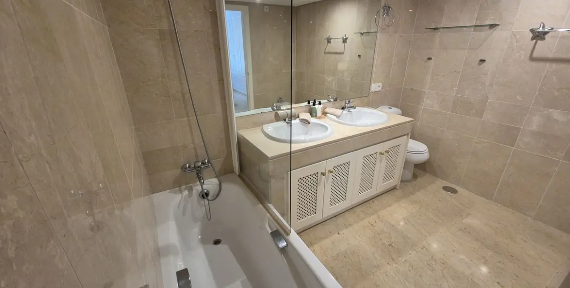 Long-term rent of middle floor apartment in Nagüeles 18