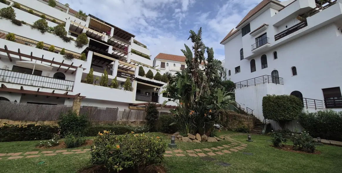 Long-term rent of middle floor apartment in Nagüeles 20