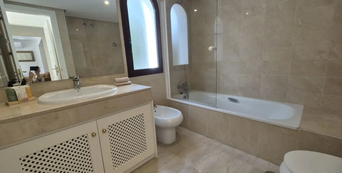 Long-term rent of middle floor apartment in Nagüeles 27