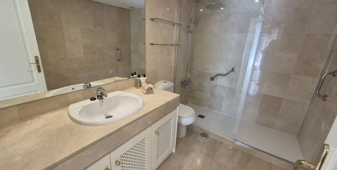 Long-term rent of middle floor apartment in Nagüeles 44