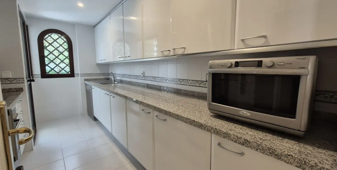 Long-term rent of middle floor apartment in Nagüeles 51