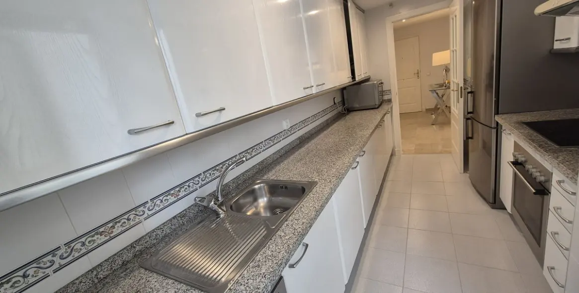 Long-term rent of middle floor apartment in Nagüeles 76