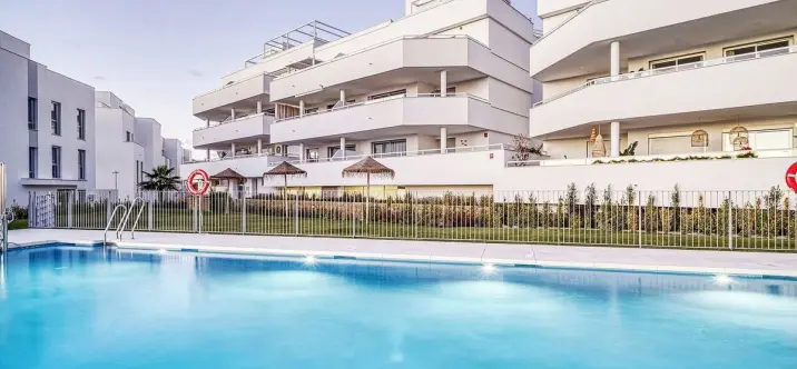 Alquiler a largo plazo de apartamento en planta baja en Estepona 0