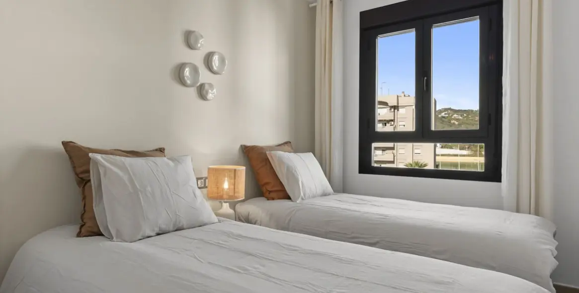 Продажа апартаментов на среднем этаже в Estepona 14