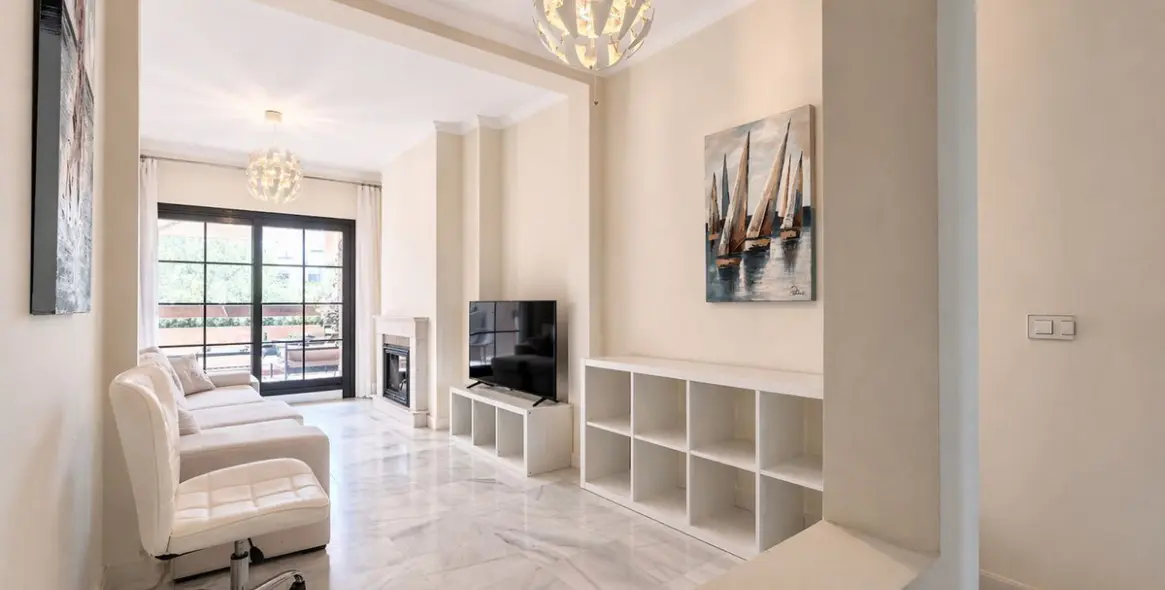 Продажа апартаментов на среднем этаже в Hacienda del Sol 1