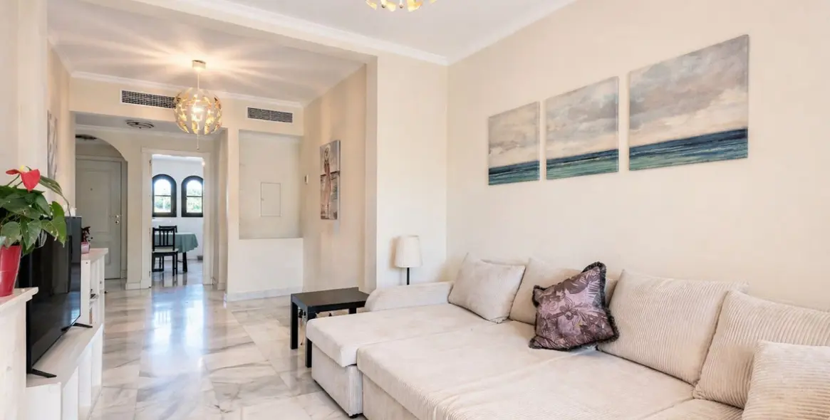 Продажа апартаментов на среднем этаже в Hacienda del Sol 3