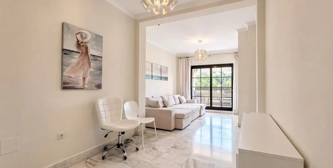 Продажа апартаментов на среднем этаже в Hacienda del Sol 4