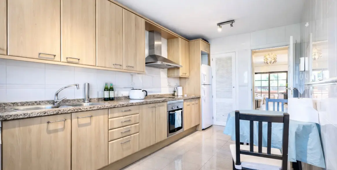 Продажа апартаментов на среднем этаже в Hacienda del Sol 5