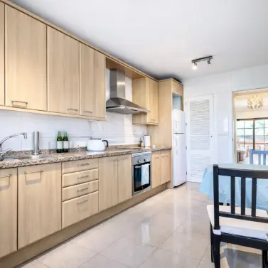 Продажа апартаментов на среднем этаже в Hacienda del Sol