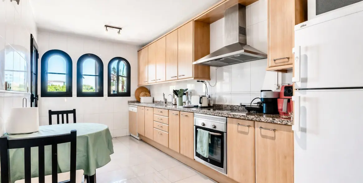 Продажа апартаментов на среднем этаже в Hacienda del Sol 6