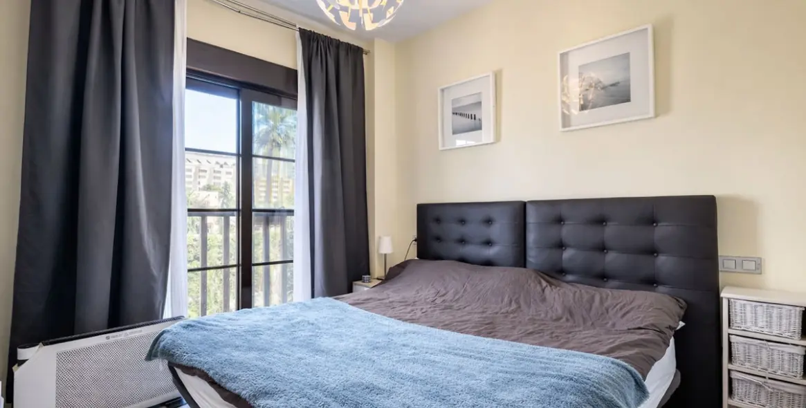 Продажа апартаментов на среднем этаже в Hacienda del Sol 9