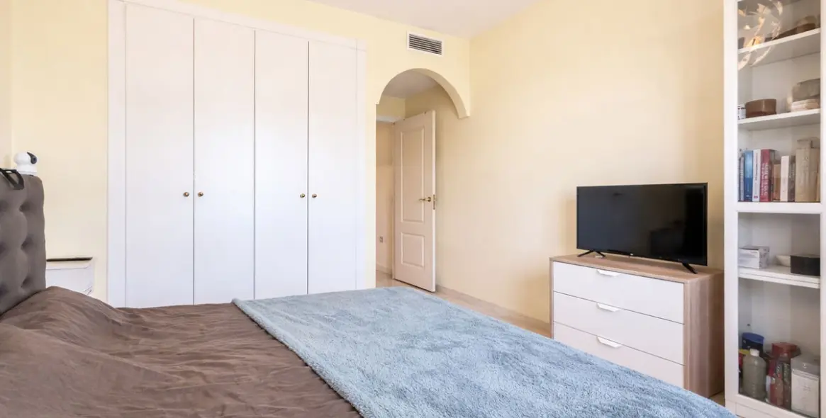 Продажа апартаментов на среднем этаже в Hacienda del Sol 11