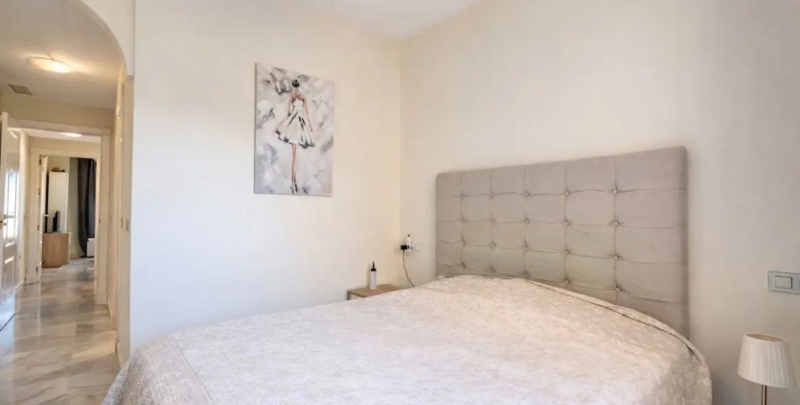 Продажа апартаментов на среднем этаже в Hacienda del Sol 13