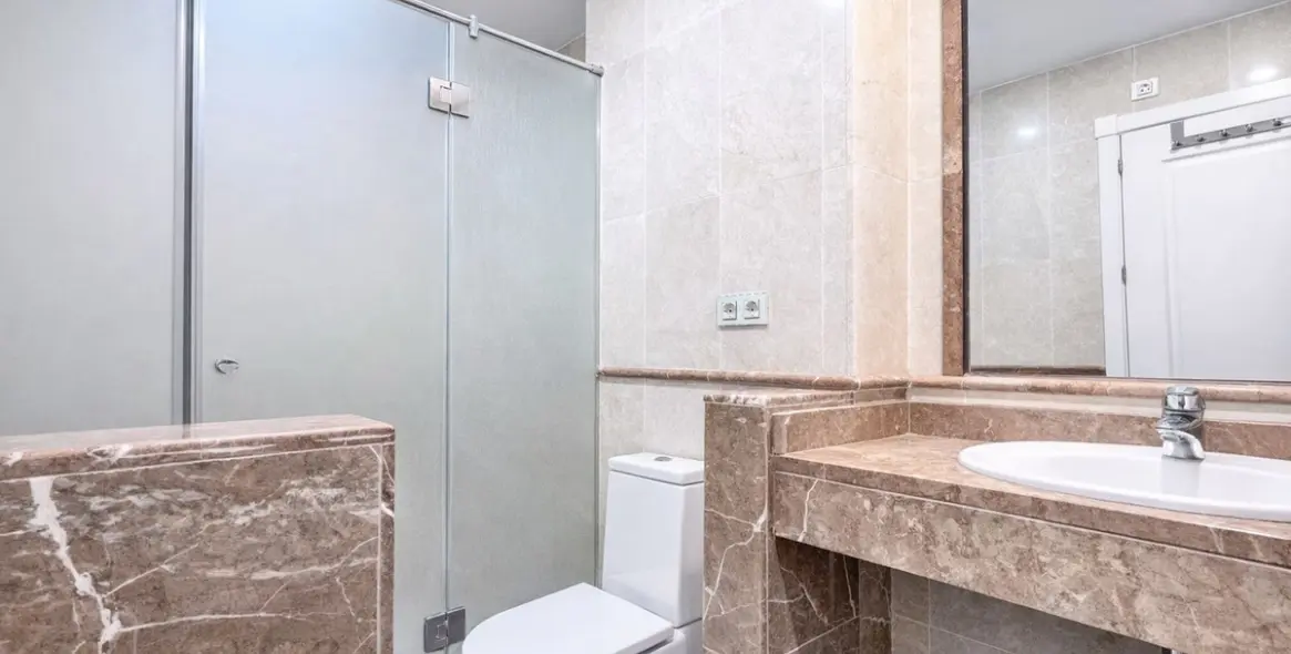 Продажа апартаментов на среднем этаже в Hacienda del Sol 14